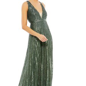 MAC DUGGAL 93570 SEQUNIED SLEEVELESS PLUNGE V-NECK FOREST GREEN sz 12
